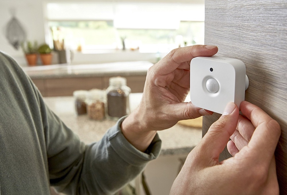 Hueblog: Simply deactivate the Hue motion sensor with a dimmer switch.