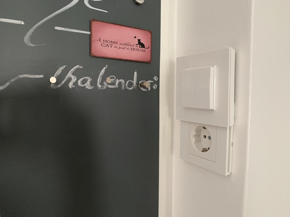 Hueblog: First look at the Versteckdose: upgrade for the classic light switch