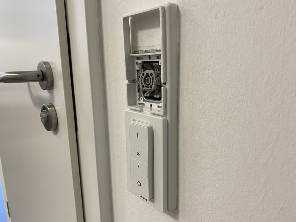 Hueblog: Samotech SM222: Double frame with two dimmer switches