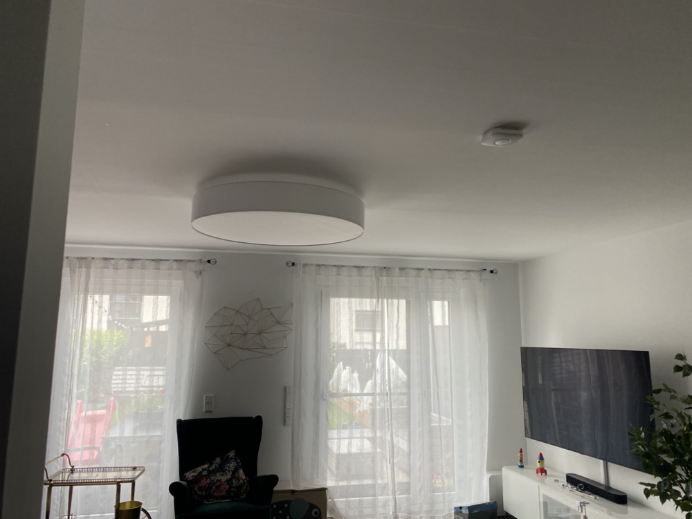 Hueblog: Equipped with seven Hue Bulbs: ceiling lamp makes every living room bright
