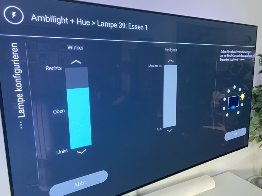 A comparison: Philips Hue HDMI Sync Box against real Ambilight