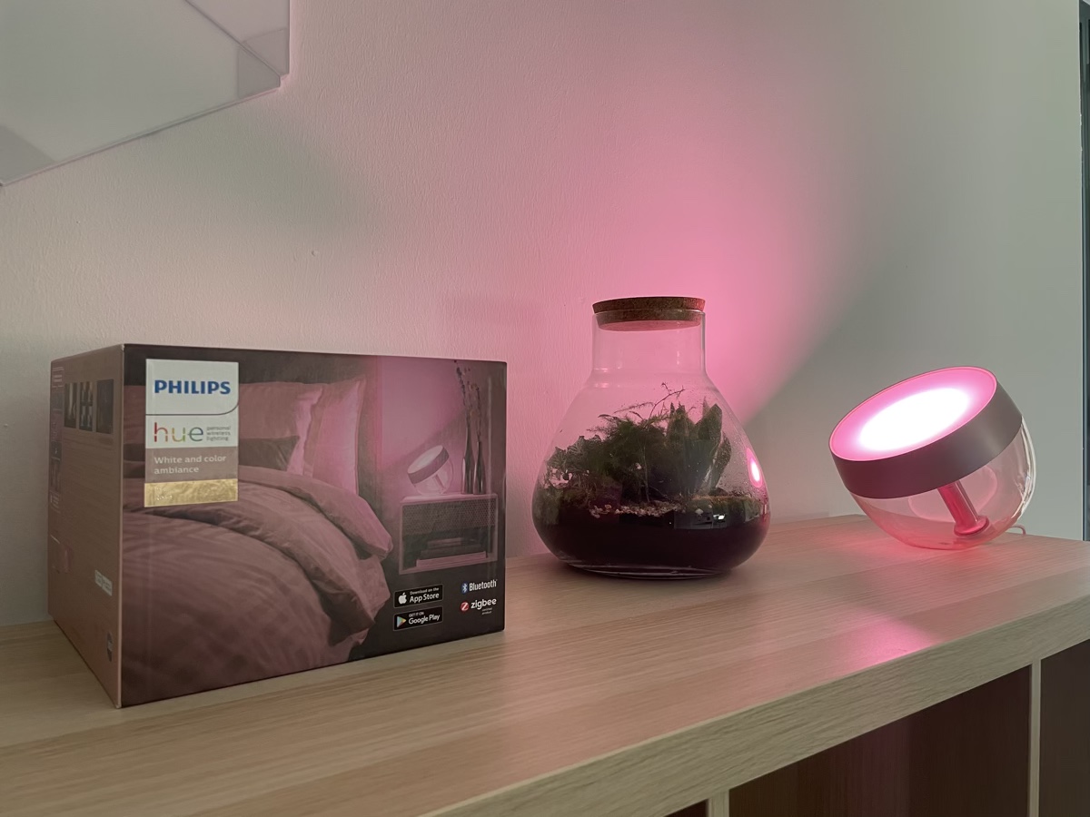 Philips Hue Iris Table Lamp Review