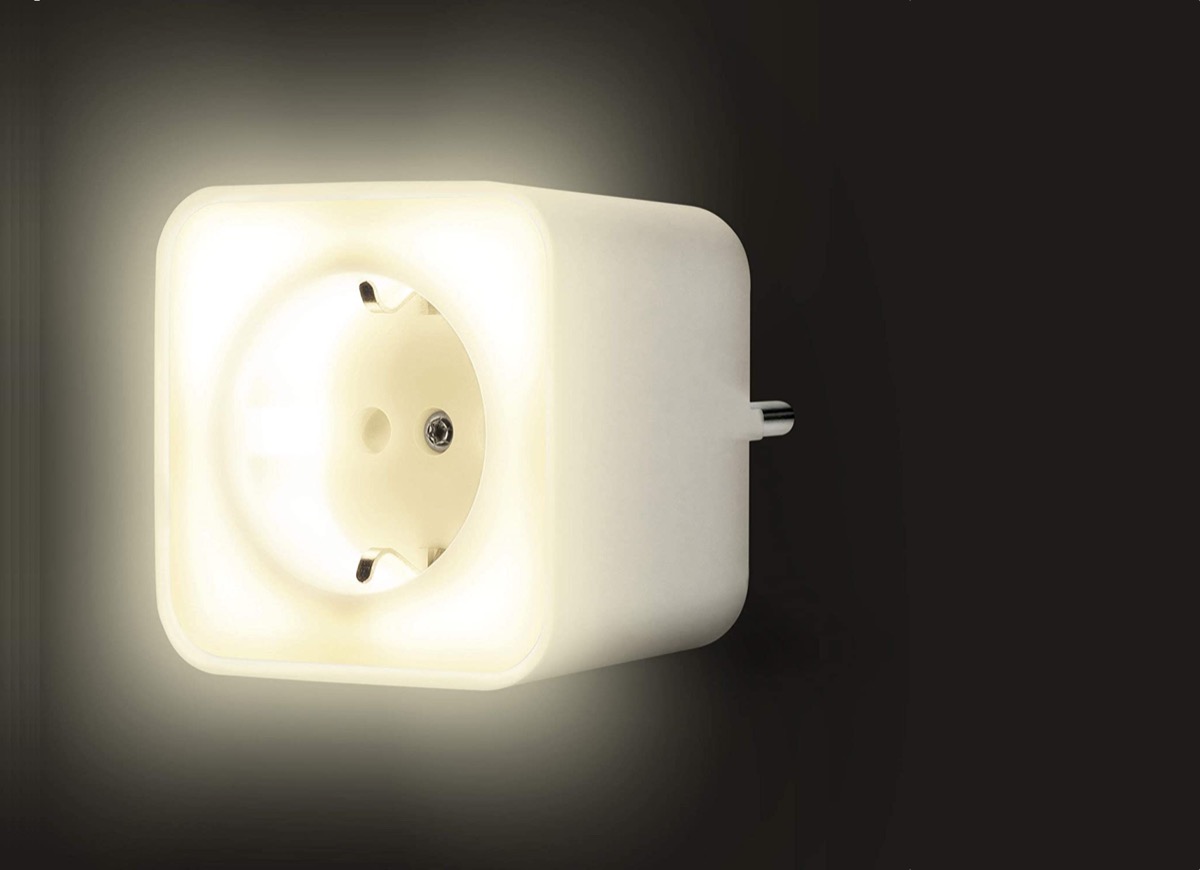 Hueblog: Smart+ Nightlight Plug combines nightlight with a ZigBee plug