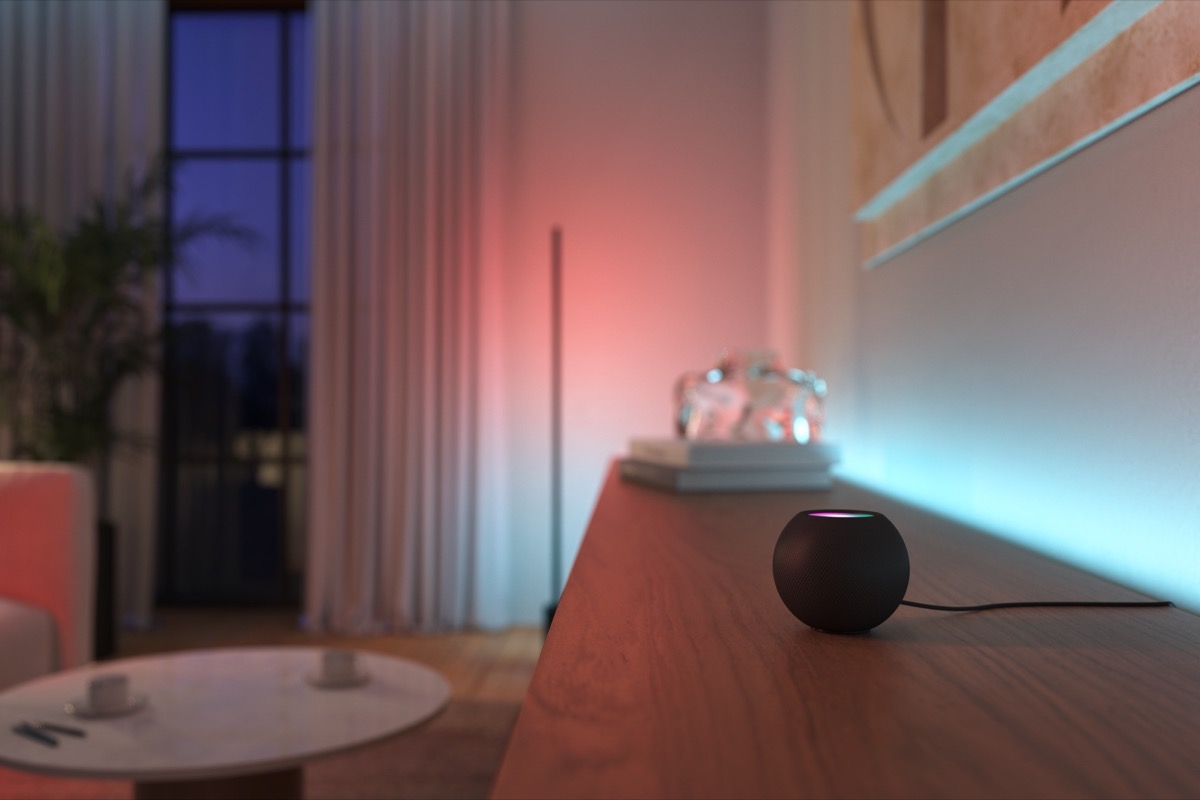 Hueblog: The Ambiance Gradient Lightstrip controls its LEDs digitally