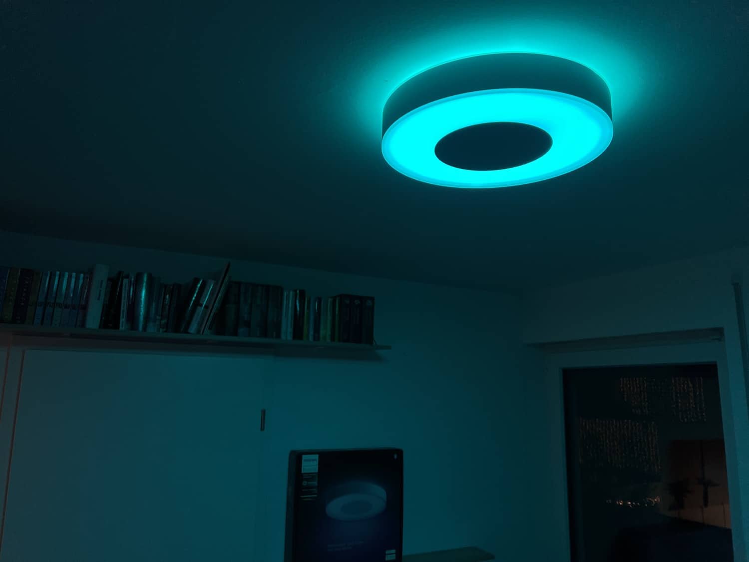 Hueblog: Philips Hue Xamento: The first multicoloured ceiling light for the bathroom