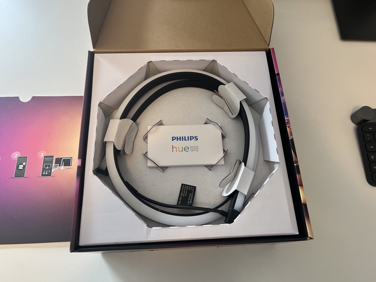 Philips Hue Play HDMI Sync Box + Play Gradient Lightstrip 55