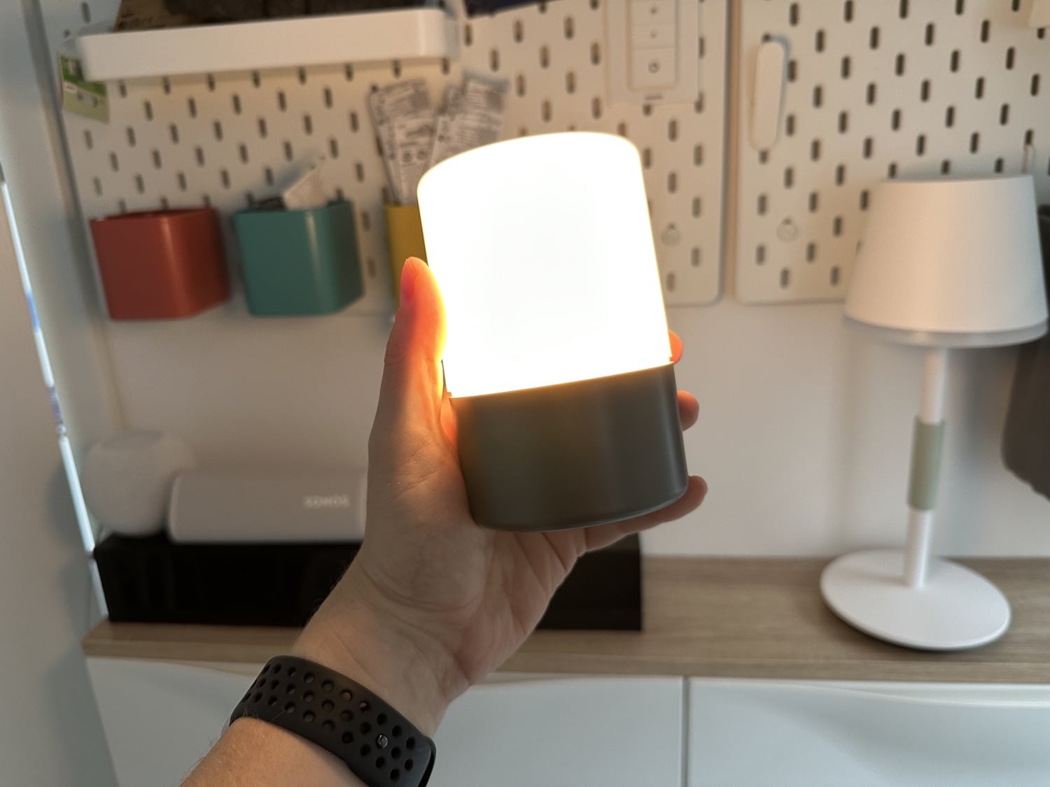 Hueblog: Phoscon Hive: Battery-powered table lamp with a great operating concept